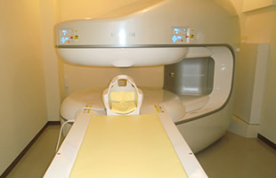 MRI(閉塞感の少ないオープンMR装置)